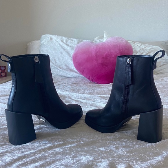 Black platform boots - Picture 2 of 9